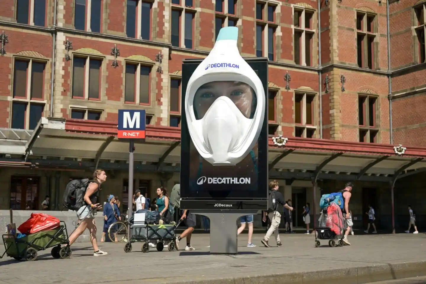 Iklan Billboard Kreatif Decathlon