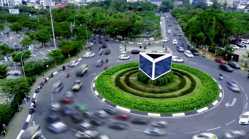 Triangle CPI Bundaran Lalu Lintas Kota Ramai | Pelajari Strategi Retargeting Lokasi Menggunakan OOH di Sini