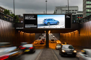 Memilih media OOH untuk campaign berdasarkan target audiens dan lokasi