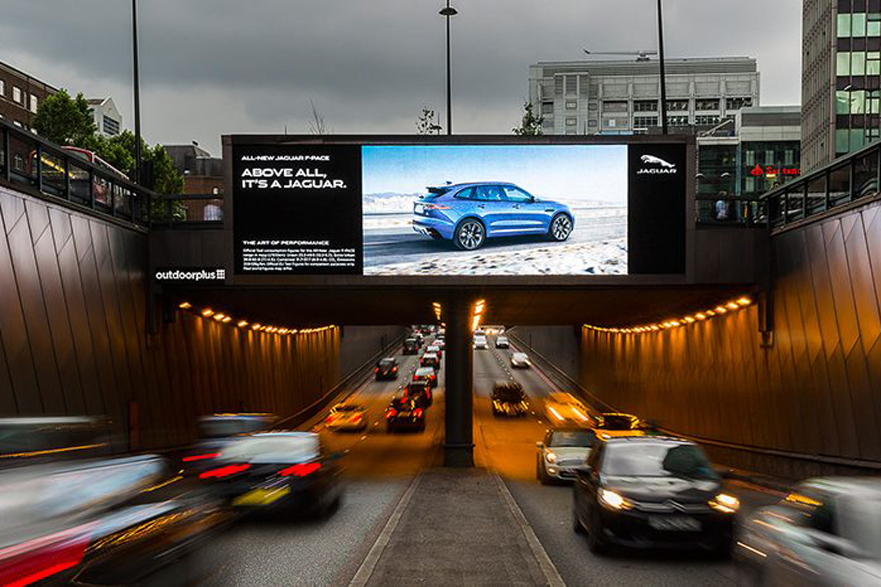 Memilih media OOH untuk campaign berdasarkan target audiens dan lokasi