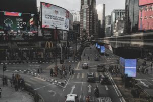 Kesalahan menentukan lokasi billboard berdasarkan jumlah kendaraan